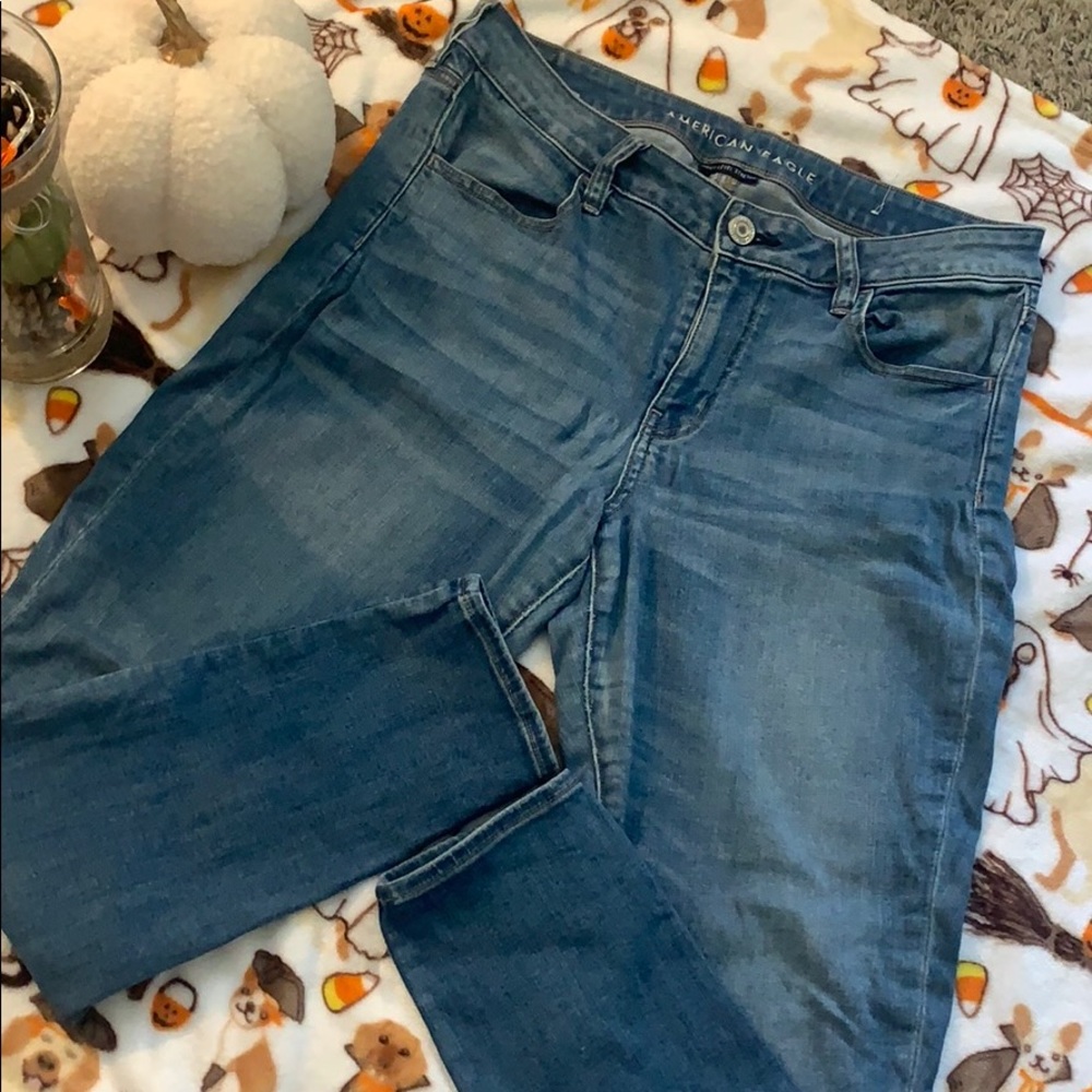 AMERICAN EAGLE JEANS